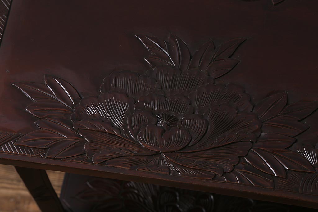 中古　伝統工芸　日光彫り　牡丹の彫刻が優美な印象の飾り棚(茶棚、違い棚、オープンラック)(R-041558)