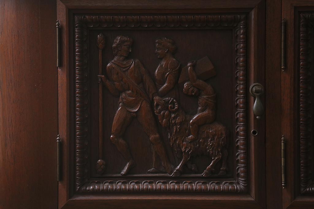 アンティーク家具　フランスアンティーク　マホガニー材　芸術作品のような彫刻が見事な飾り棚(食器棚、カップボード、収納棚)(R-041633)