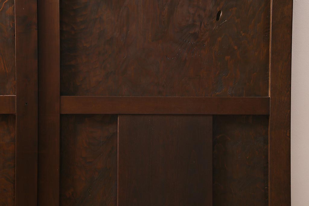 アンティーク建具　明治大正期　蔵戸リメイク　杉材一枚板・枠樺材　すり・クリアガラス入り　升格子の蔵戸2枚セット(引き戸、玄関戸)(R-041648)