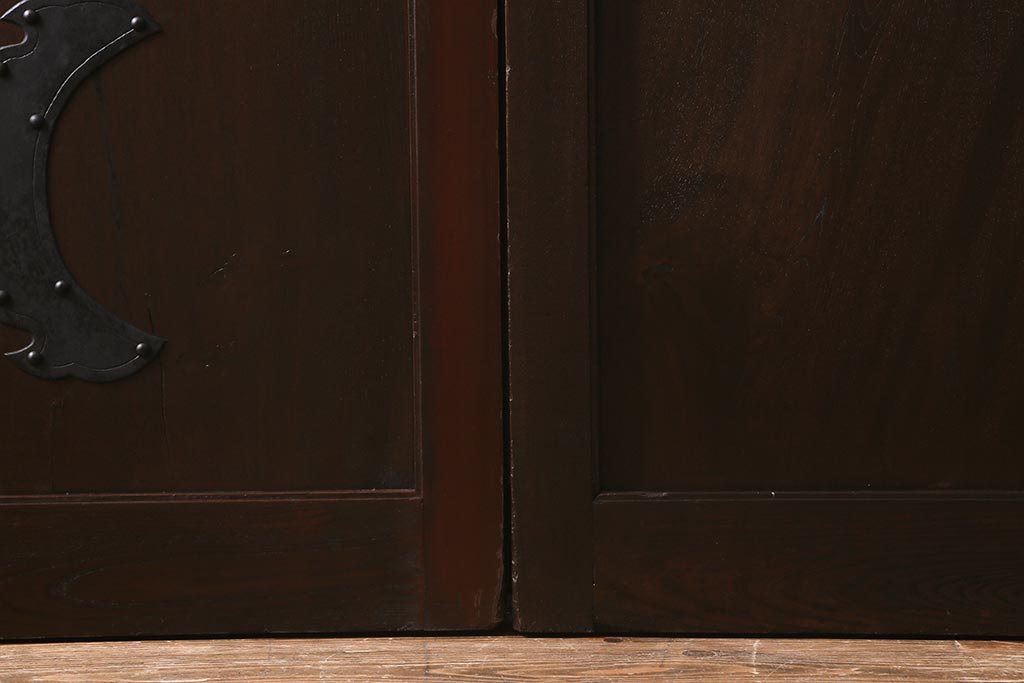 アンティーク建具　明治大正期　蔵戸リメイク　ケヤキ材　クリアガラス入り　和の風情漂う格子蔵戸2枚セット(引き戸、玄関戸)(R-041649)