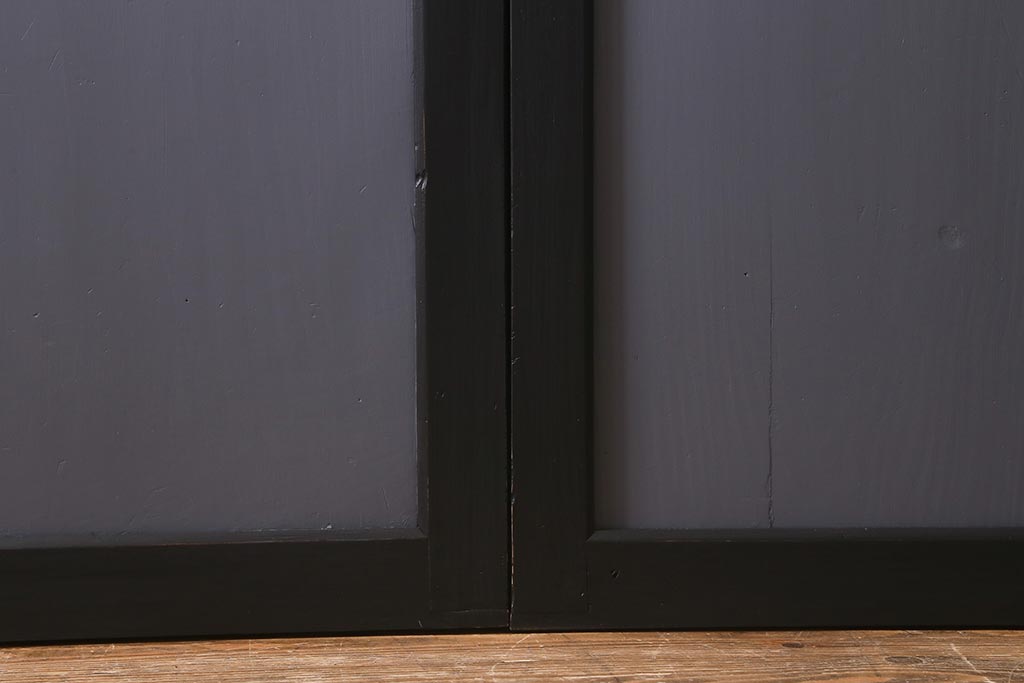 アンティーク建具　明治期　ペイント　ツバメの透かし入り板戸2枚セット(帯戸、引き戸)(R-041715)