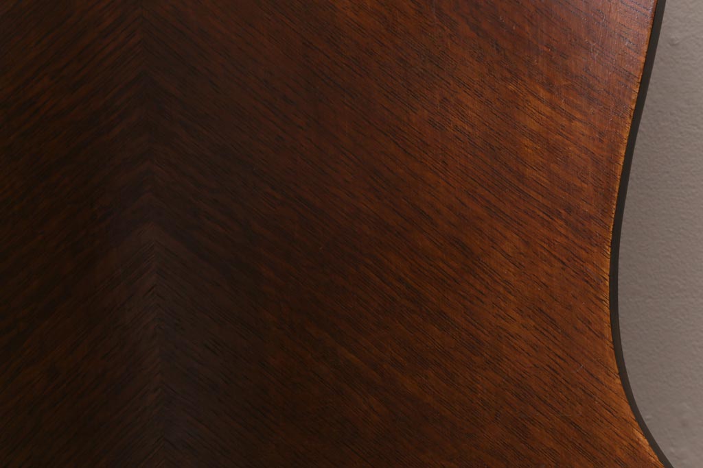 アンティーク家具　イギリスアンティーク　Lloyd's Antiques(ロイズ・アンティークス)　オーク材　洗練されたデザインが目を引くダイニングチェア(椅子)(R-041723)
