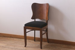 アンティーク家具　イギリスアンティーク　Lloyd's Antiques(ロイズ・アンティークス)　オーク材　洗練されたデザインが目を引くダイニングチェア(椅子)(R-041723)