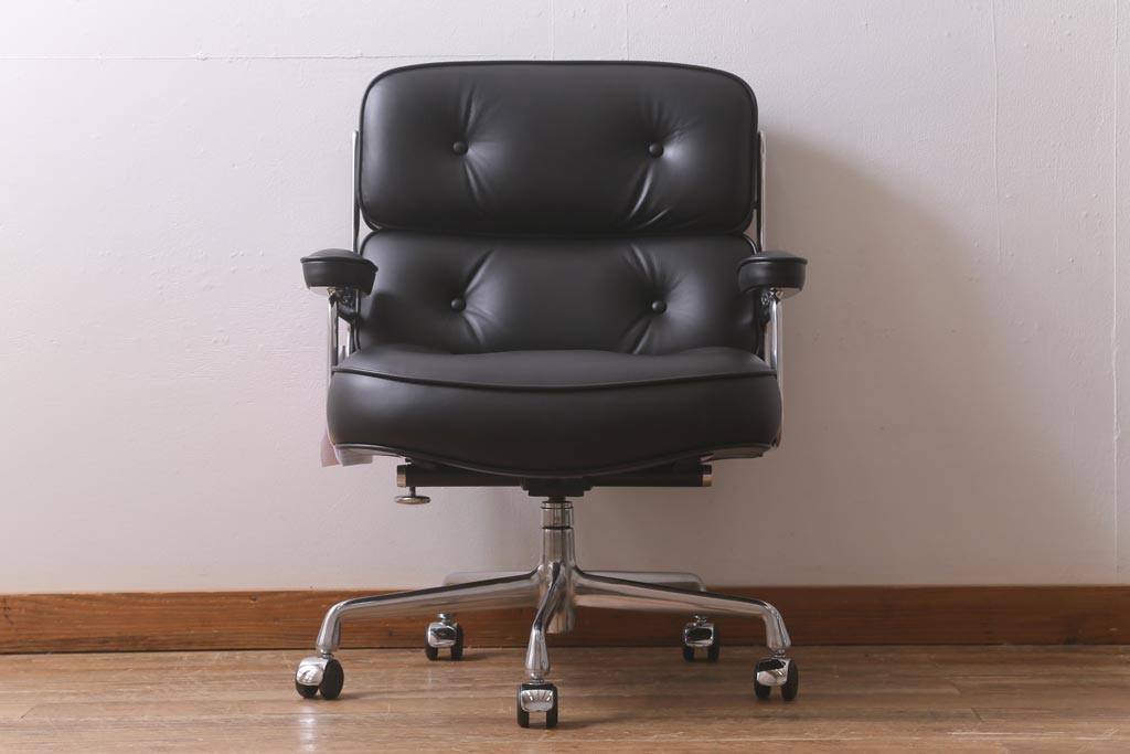 中古　展示美品　Hermanmiller(ハーマンミラー社)　イームズ　エグゼクティブチェア(定価約61万円)(アームチェア、オフィスチェア、椅子)(R-041730)