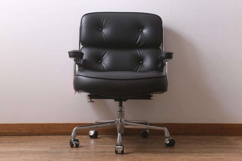 中古　展示美品　Hermanmiller(ハーマンミラー社)　イームズ　エグゼクティブチェア(定価約61万円)(アームチェア、オフィスチェア、椅子)(R-041730)