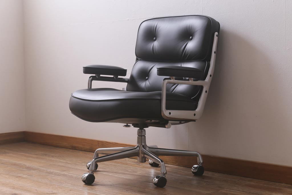 中古　展示美品　Hermanmiller(ハーマンミラー社)　イームズ　エグゼクティブチェア(定価約61万円)(アームチェア、オフィスチェア、椅子)(R-041730)