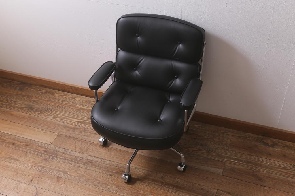 中古　展示美品　Hermanmiller(ハーマンミラー社)　イームズ　エグゼクティブチェア(定価約61万円)(アームチェア、オフィスチェア、椅子)(R-041730)