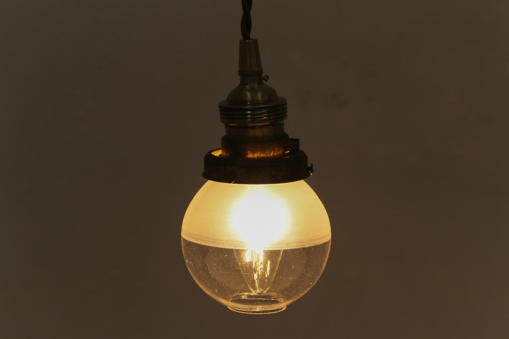 アンティーク照明　昭和レトロ　珍しいデザインが目を引くペンダントライト(吊り下げ照明、天井照明)(R-041740)