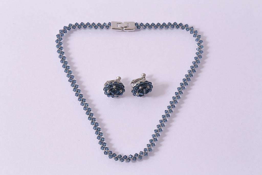 フランス　BALMAIN(バルマン)　大人の雰囲気漂うブルーのアクセサリーセット(イヤリング、ネックレス)(R-041790)