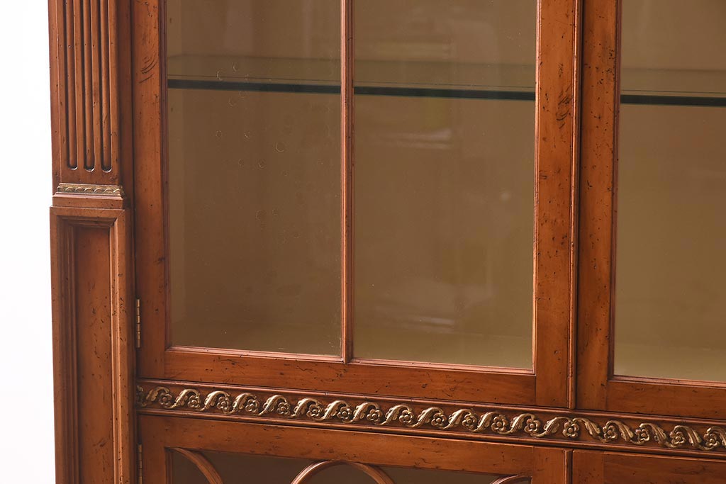 展示品　IDC大塚家具　Baker(ベーカー社)　1967G　クラシカルなブックケース(本箱、収納棚、飾り棚、キャビネット)(定価約167万円)(R-041852)