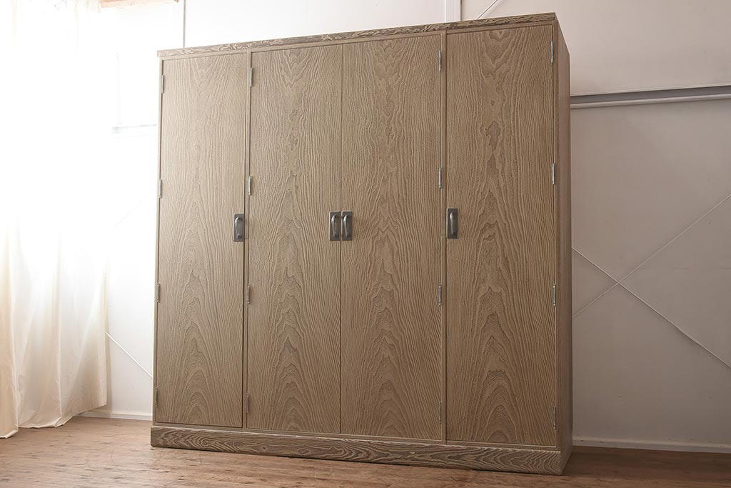 在庫未使用品　IDC大塚家具　加茂総桐箪笥　桃山　時代仕上げ　洋服タンス(総桐たんす、ワードローブ、着物たんす)(定価約398万円)(R-041893)