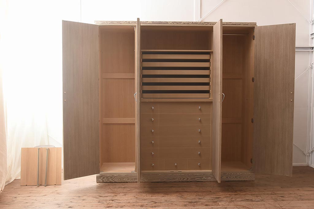 在庫未使用品　IDC大塚家具　加茂総桐箪笥　桃山　時代仕上げ　洋服タンス(総桐たんす、ワードローブ、着物たんす)(定価約398万円)(R-041893)
