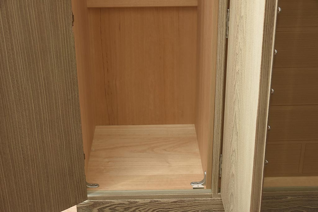 在庫未使用品　IDC大塚家具　加茂総桐箪笥　桃山　時代仕上げ　洋服タンス(総桐たんす、ワードローブ、着物たんす)(定価約398万円)(R-041893)