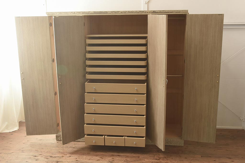 在庫未使用品　IDC大塚家具　加茂総桐箪笥　桃山　時代仕上げ　洋服タンス(総桐たんす、ワードローブ、着物たんす)(定価約398万円)(R-041893)