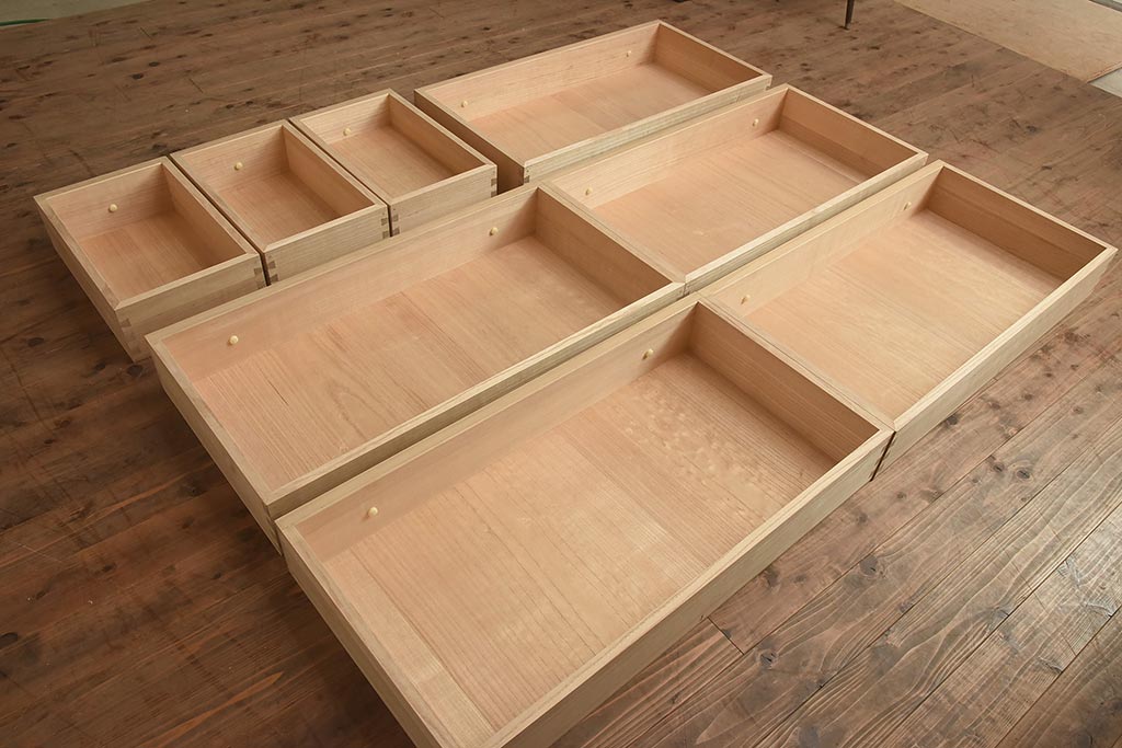在庫未使用品　IDC大塚家具　加茂総桐箪笥　桃山　時代仕上げ　洋服タンス(総桐たんす、ワードローブ、着物たんす)(定価約398万円)(R-041893)