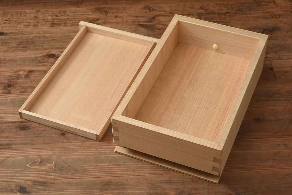 在庫未使用品　IDC大塚家具　加茂総桐箪笥　桃山　時代仕上げ　洋服タンス(総桐たんす、ワードローブ、着物たんす)(定価約398万円)(R-041893)