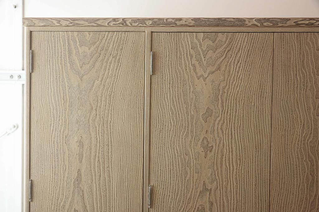 在庫未使用品　IDC大塚家具　加茂総桐箪笥　桃山　時代仕上げ　洋服タンス(総桐たんす、ワードローブ、着物たんす)(定価約398万円)(R-041893)