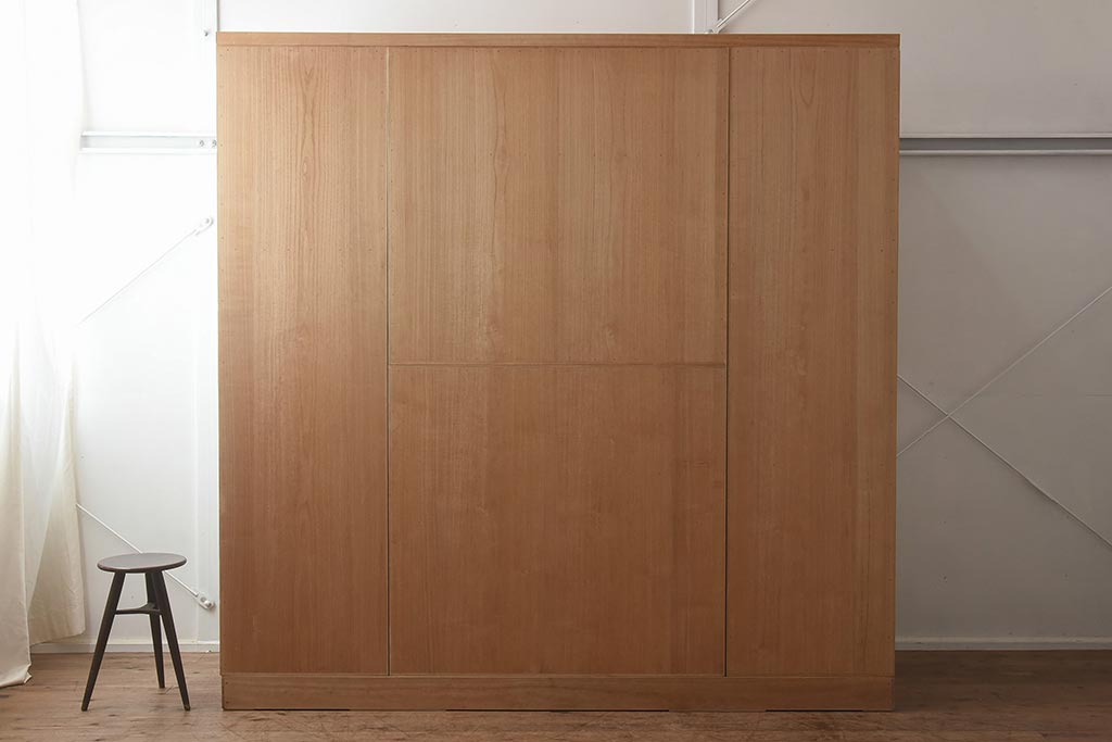 在庫未使用品　IDC大塚家具　加茂総桐箪笥　桃山　時代仕上げ　洋服タンス(総桐たんす、ワードローブ、着物たんす)(定価約398万円)(R-041893)