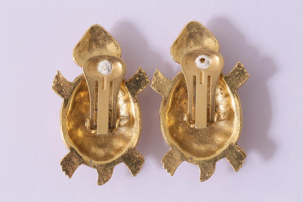 ヴィンテージ　縁起の良い亀モチーフ　ユニークな表情が愛らしいイヤリング(アクセサリー、ビンテージ)(R-041908)