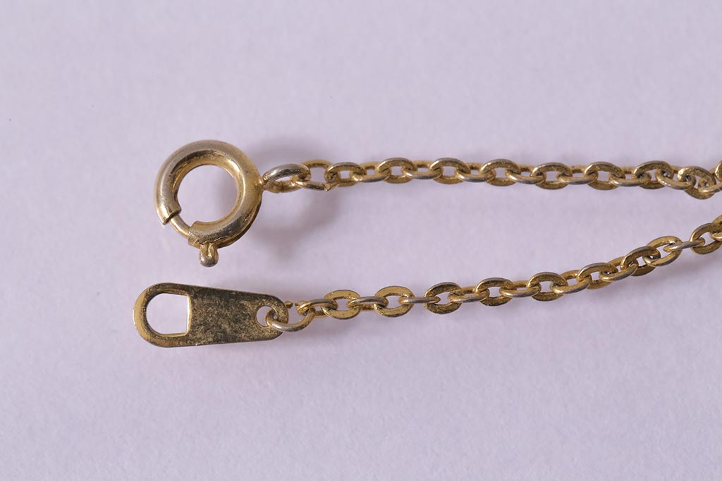 ヴィンテージアクセサリー カメオ風 女性の横顔をモチーフにした