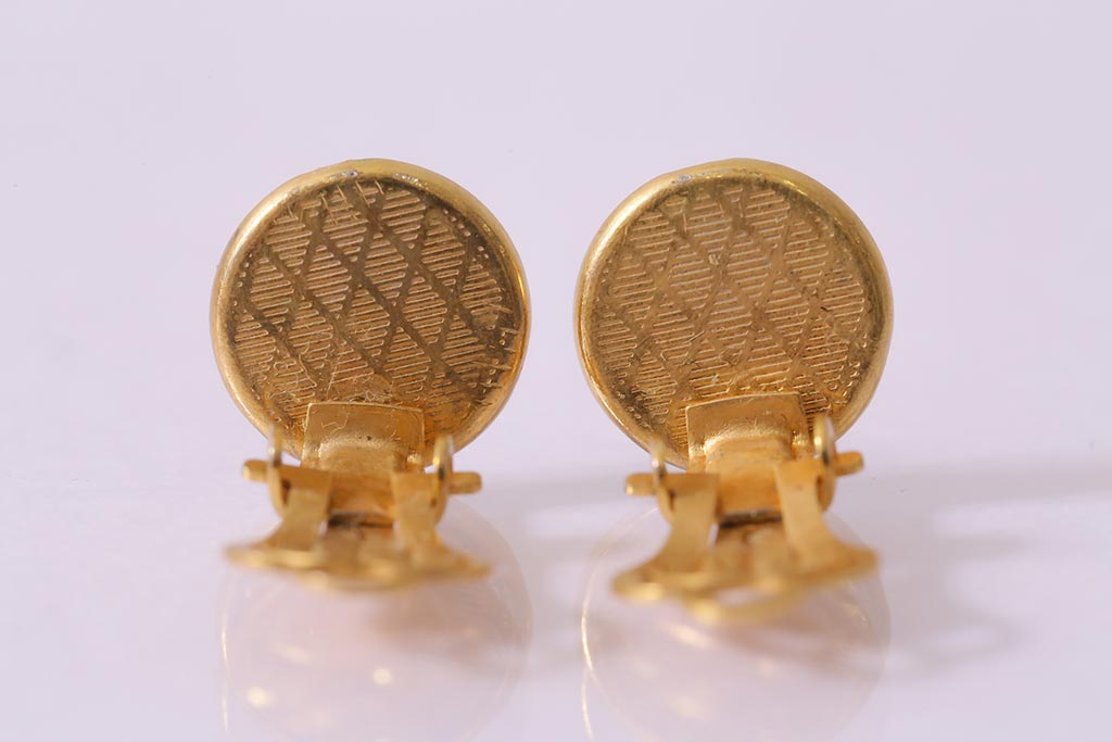 ヴィンテージ　昭和期　黒とゴールドのカラーが大人っぽい丸型イヤリング(アクセサリー、ビンテージ)(R-041934)