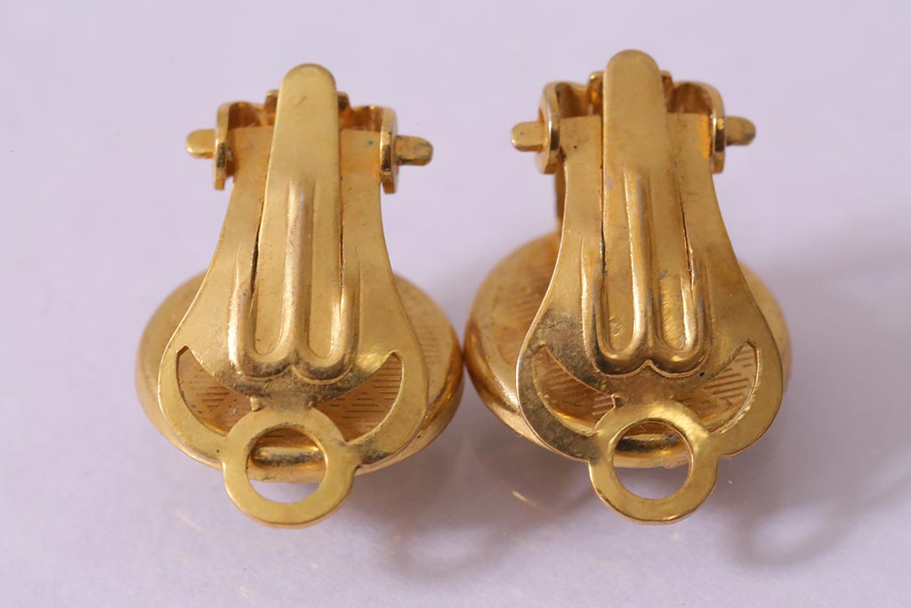 ヴィンテージ　昭和期　黒とゴールドのカラーが大人っぽい丸型イヤリング(アクセサリー、ビンテージ)(R-041934)