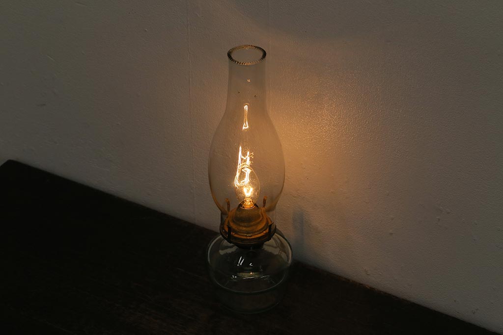 アンティーク照明　昭和初期　オイルランプリメイク　レトロなガラスが和む空間を演出するテーブルランプ(スタンドライト、卓上照明)(R-041940)