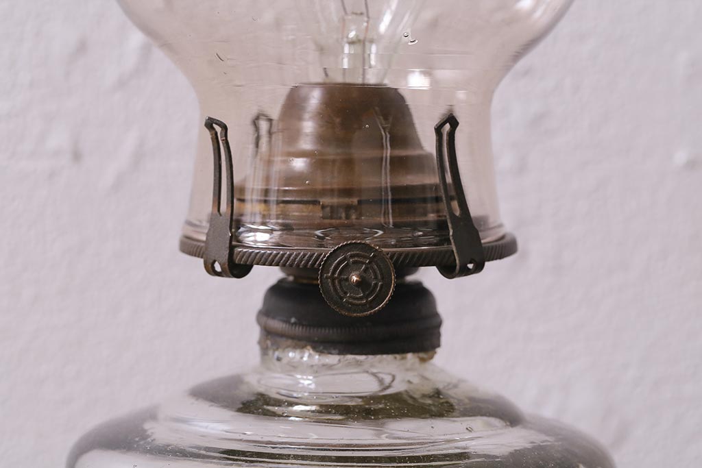 アンティーク照明　昭和初期　オイルランプリメイク　レトロなガラスが和む空間を演出するテーブルランプ(スタンドライト、卓上照明)(R-041943)