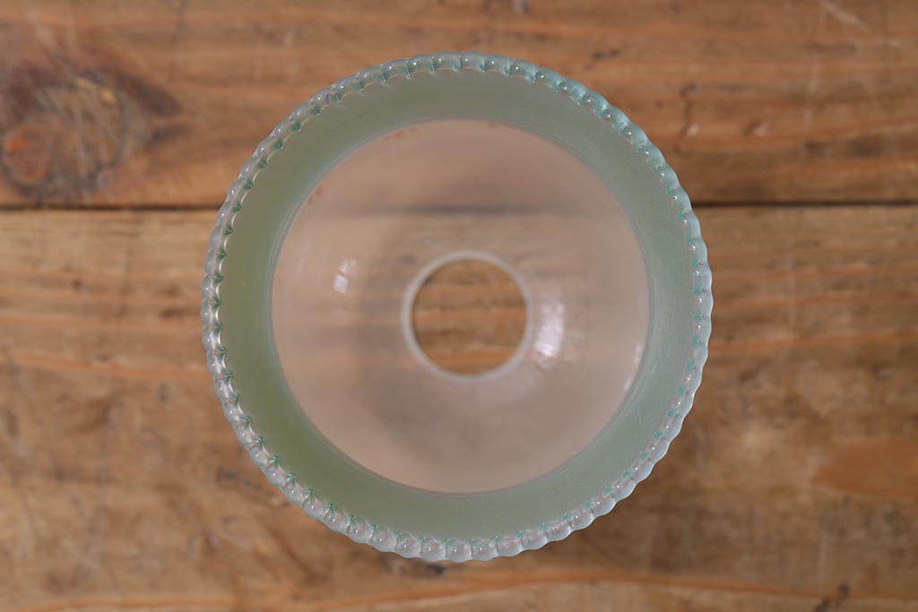 ヴィンテージ照明　フランスビンテージ　フロストガラス　優美なデザインが印象的なガラスシェードのペンダントライト(天井照明、シェード)(R-041945)