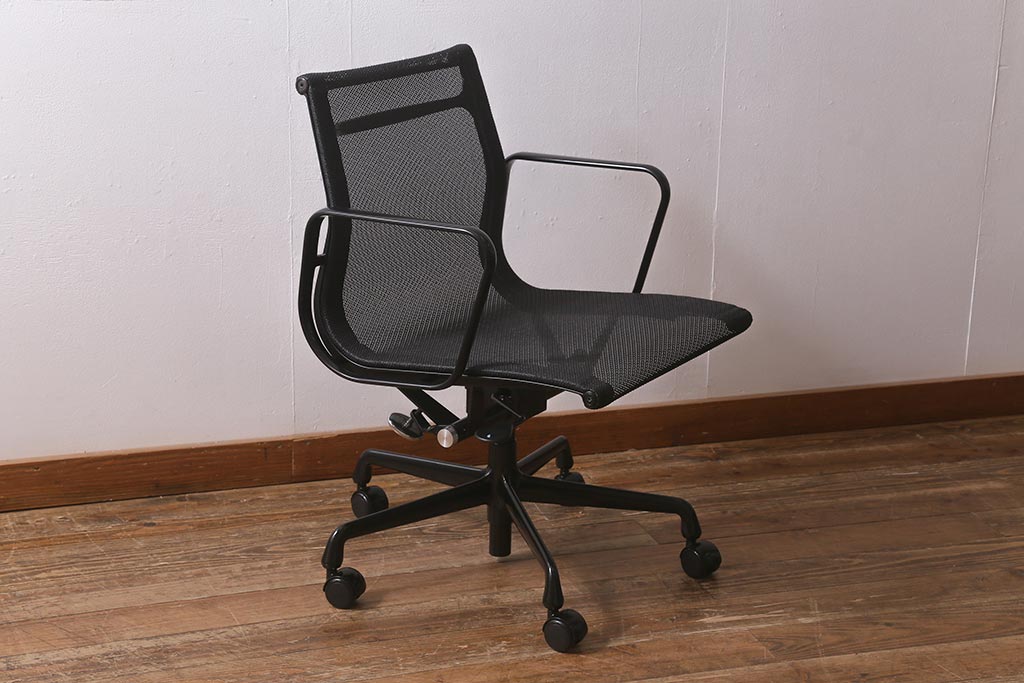 中古　Hermanmiller(ハーマンミラー社)　イームズアルミナムグループ　マネジメントチェア　キャスター付(定価約26万円)(椅子、アームチェア、オフィスチェア)(R-042007)