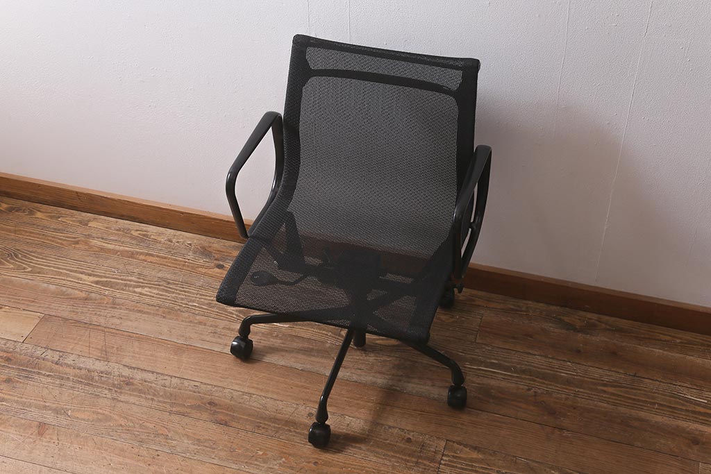 中古　Hermanmiller(ハーマンミラー社)　イームズアルミナムグループ　マネジメントチェア　キャスター付(定価約26万円)(椅子、アームチェア、オフィスチェア)(R-042007)