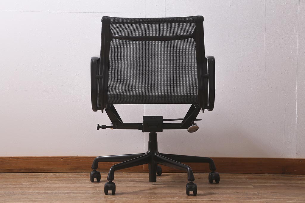 中古　Hermanmiller(ハーマンミラー社)　イームズアルミナムグループ　マネジメントチェア　キャスター付(定価約26万円)(椅子、アームチェア、オフィスチェア)(R-042007)