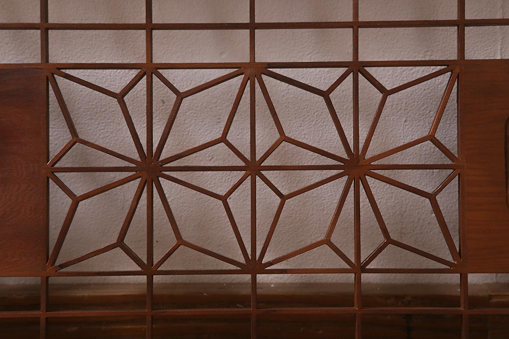 ビンテージ建具　昭和中期　角麻の葉模様　組子と松の彫刻が美しい欄間(明かり取り、明り取り)(R-042020)