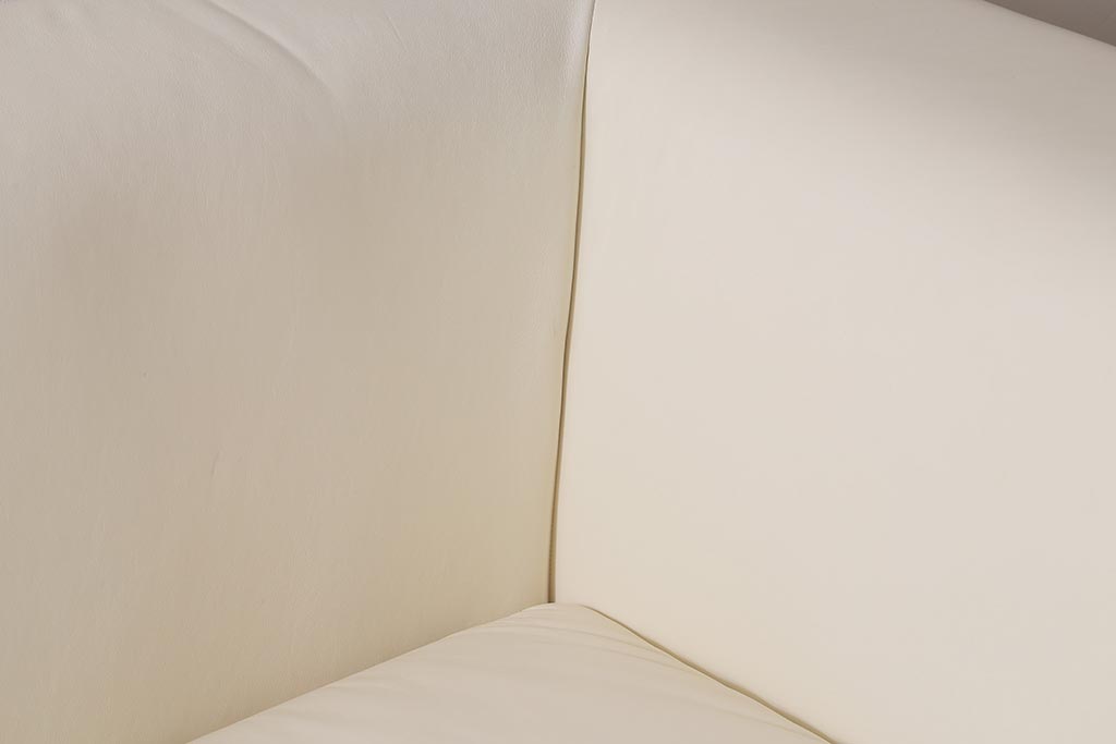 展示品　IDC大塚家具　リンレイ(LINLEY)　ヘリックス　木製脚　本革　ホワイトカラーの二人掛けソファ(定価約147万円)(R-042045)