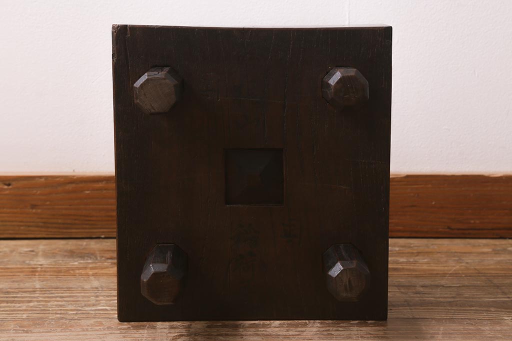和製アンティーク　欅(ケヤキ)材　存在感のある足付将棋盤(花台、飾り台)(R-042048)