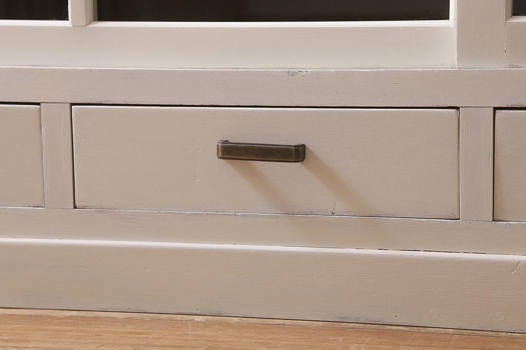 アンティーク家具　昭和中期　ペイント　ナチュラルな雰囲気が魅力の重ね戸棚(食器棚、収納棚、キャビネット)(R-042051)