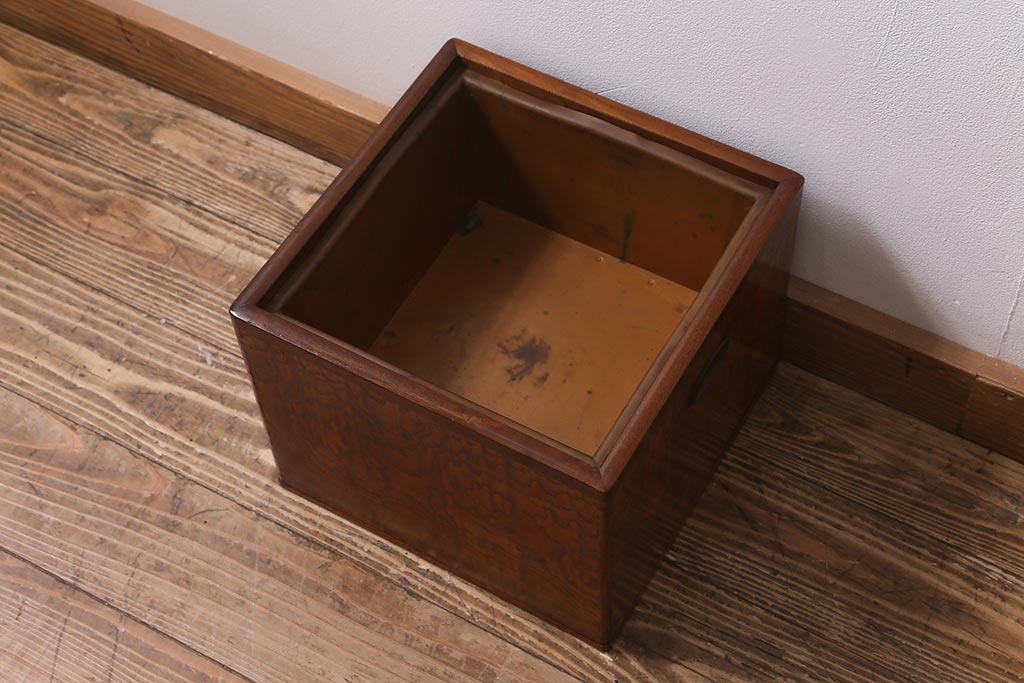 アンティーク雑貨　昭和中期　タモ玉杢材　品の良い落ち着いた佇まいが魅力の角火鉢(木製火鉢)(R-042065)