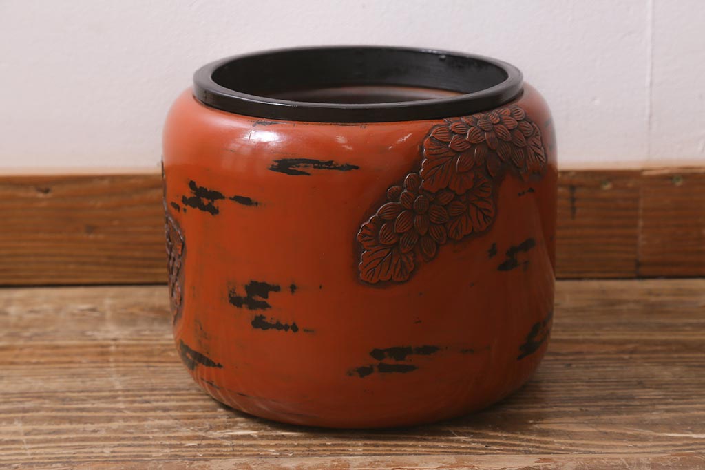 アンティーク雑貨　時代物　菊の図　古い鎌倉彫根来塗火鉢(てあぶり)(R-042066)