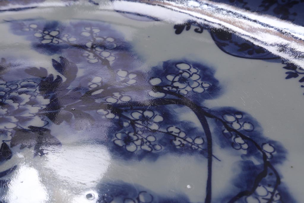 アンティーク雑貨　骨董　明治期　ベロ藍　花籠図　染付一尺六寸大皿(和食器)(R-042069)
