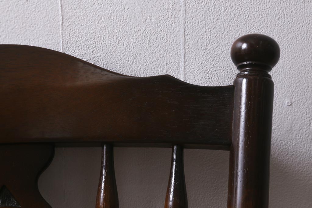 ビンテージ家具　飛騨産業　キツツキマーク　クラシカルな佇まいが魅力のダイニングチェア(椅子、コームバックチェア)(R-042087)