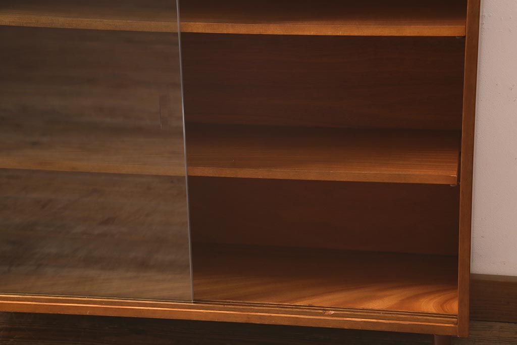 ヴィンテージ家具　北欧ビンテージ　チーク材　ミッドセンチュリースタイルにぴったりのキャビネット(リビングボード、飾り棚、収納棚、ブックケース)(R-042091)