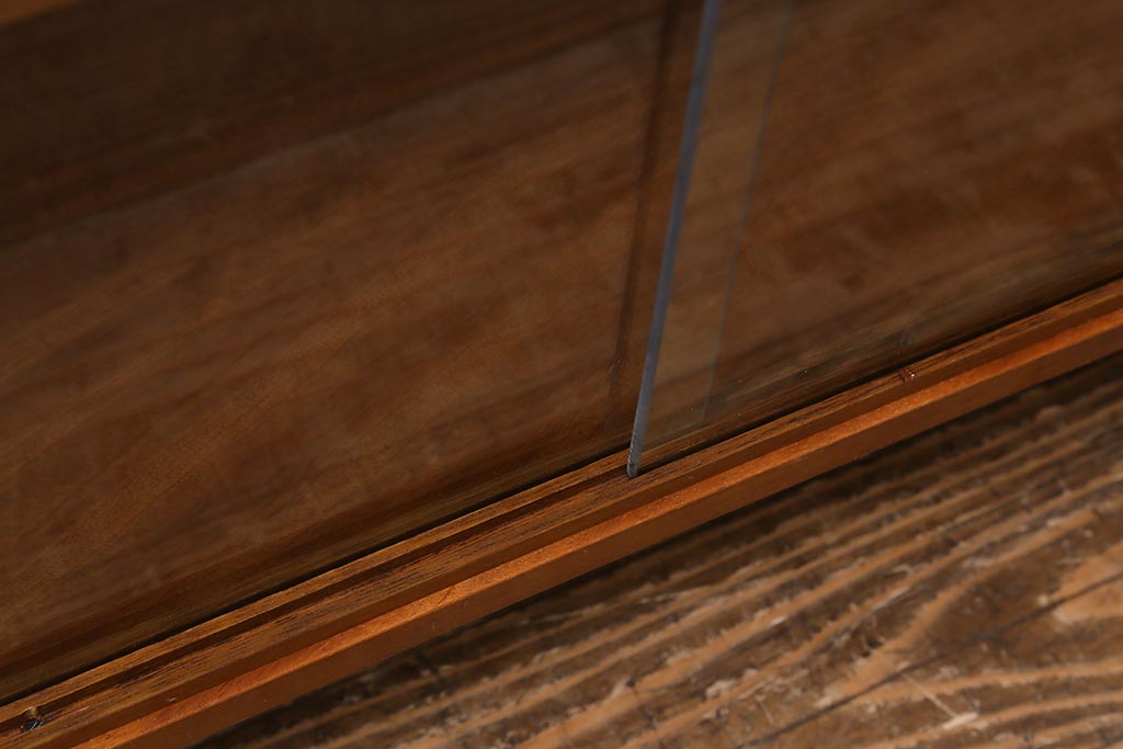 ヴィンテージ家具　北欧ビンテージ　チーク材　ミッドセンチュリースタイルにぴったりのキャビネット(リビングボード、飾り棚、収納棚、ブックケース)(R-042091)