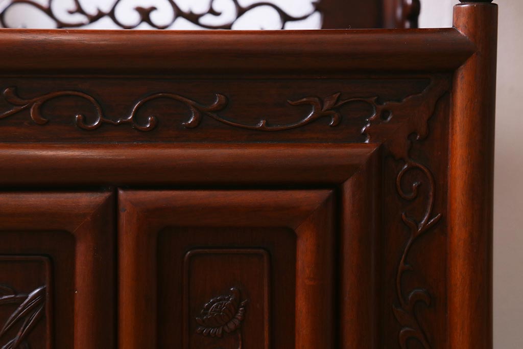 ヴィンテージ家具　民芸家具　カリン材製　上品な和の空間づくりにおすすめな飾り棚(茶棚、収納棚、ビンテージ、花梨材)(R-042093)