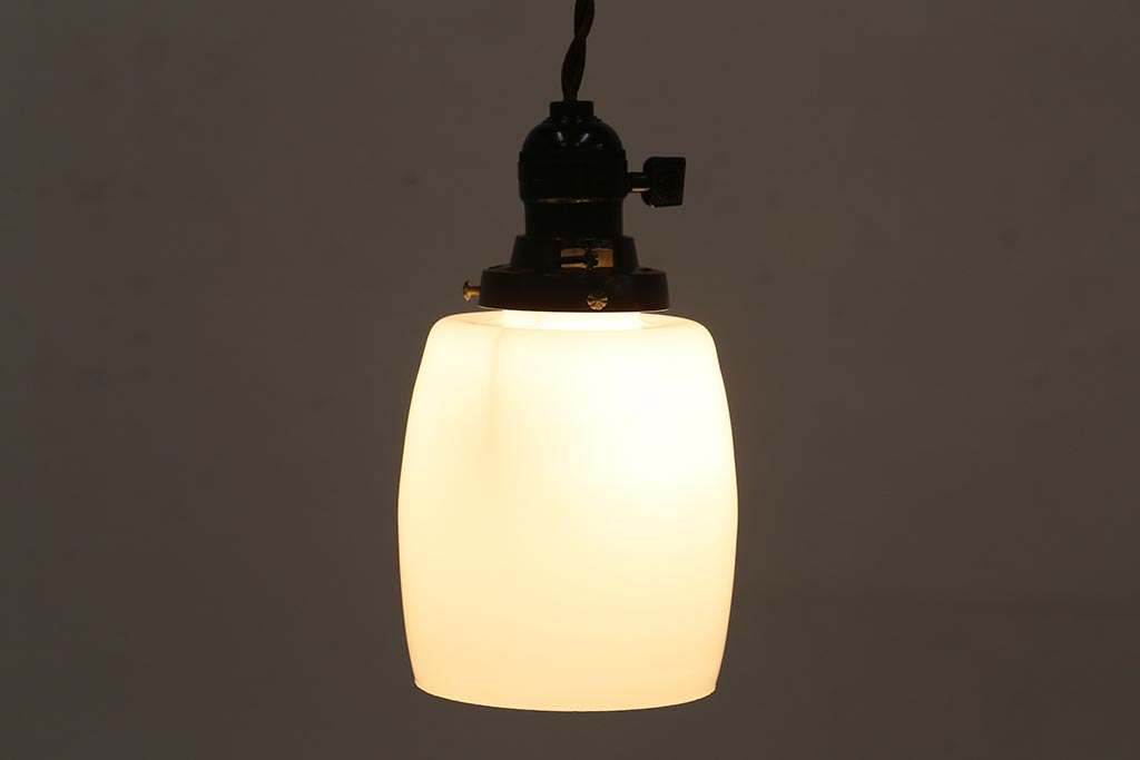 レトロ照明　昭和レトロ　ノスタルジックな雰囲気が漂うの筒型天井照明(吊り下げ照明、ペンダントライト)(R-042096)