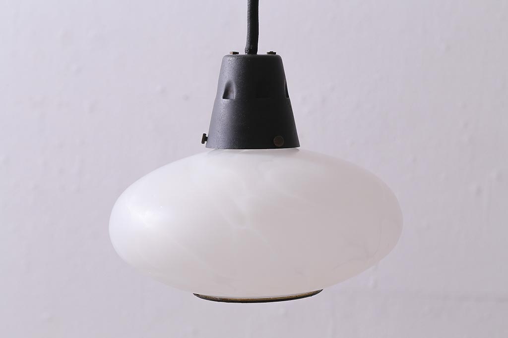 ビンテージ照明　マーブルのような透かしが美しいレトロな天井照明(吊り下げ照明、ペンダントライト)(R-042101)