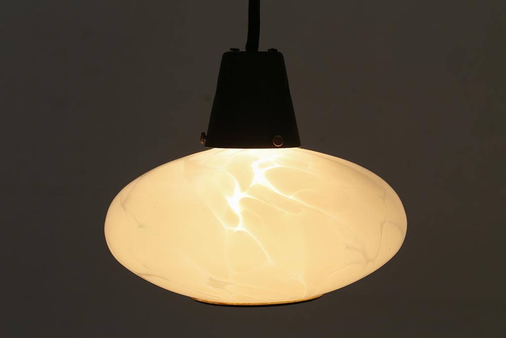 ビンテージ照明　マーブルのような透かしが美しいレトロな天井照明(吊り下げ照明、ペンダントライト)(R-042101)