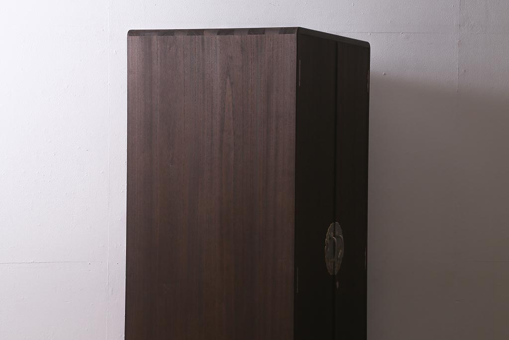 中古　伝統工芸品　高級品　総桐材　上品な意匠金具が目を引く加茂総桐箪笥(総桐たんす、衣装箪笥、洋服タンス)(R-042124)