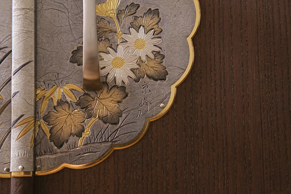 中古　伝統工芸品　高級品　総桐材　上品な意匠金具が目を引く加茂総桐箪笥(総桐たんす、衣装箪笥、洋服タンス)(R-042124)
