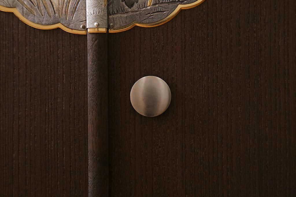 中古　伝統工芸品　高級品　総桐材　上品な意匠金具が目を引く加茂総桐箪笥(総桐たんす、衣装箪笥、洋服タンス)(R-042124)