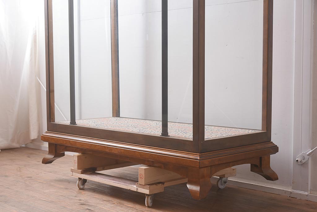 中古　イギリス製　真鍮枠　ガラス戸付き　シンプルなデザインのガラスケース(ショーケース、陳列棚、飾り棚、店舗什器)(R-042155)